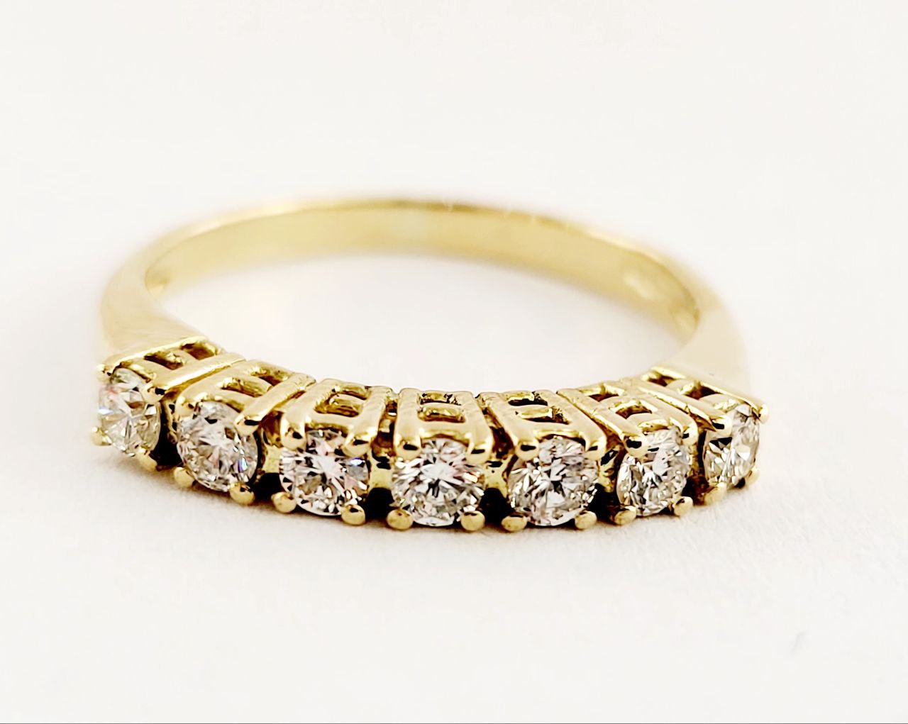 Anello  modello riviera con  7 Diamanti taglio brillante 0,45 ct in Oro Giallo -18 kt -750