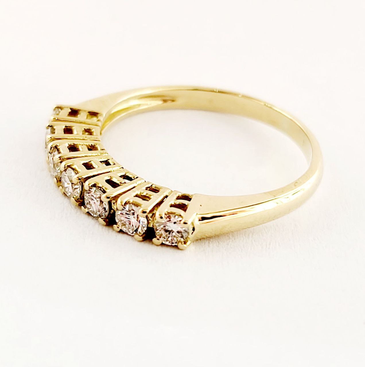 Anello  modello riviera con  7 Diamanti taglio brillante 0,45 ct in Oro Giallo -18 kt -750