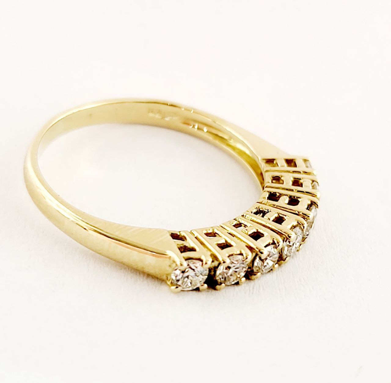 Anello  modello riviera con  7 Diamanti taglio brillante 0,45 ct in Oro Giallo -18 kt -750