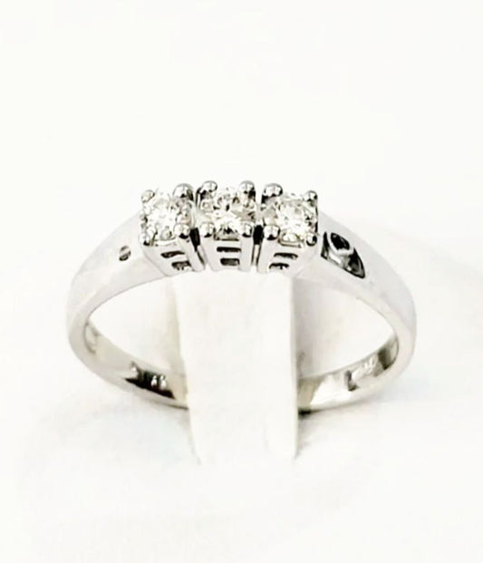 Anello trilogy  con Diamanti ct 0,15 Oro Bianco 18kt