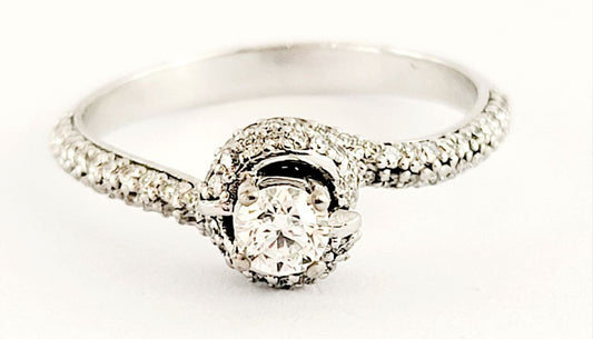 Anello Solitario con Diamante Ct 0,20 e pave' di Diamanti Ct 0,50 Oro Bianco 18kt-750