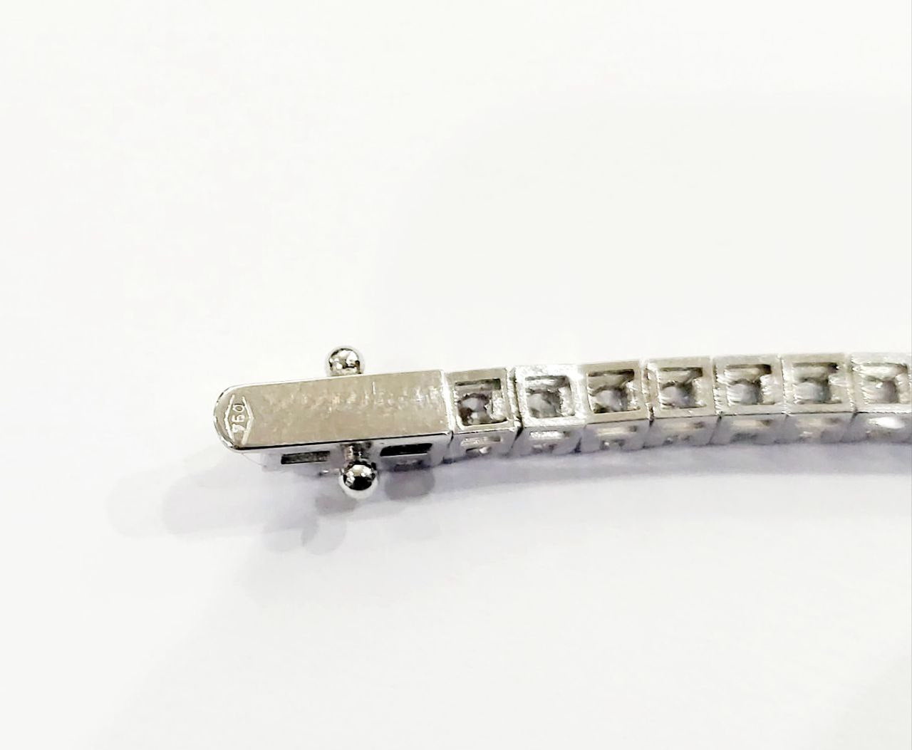 Bracciale modello  tennis in Oro Bianco 18 kt con Diamanti bianchi naturali Ct 3,10- 17 cm