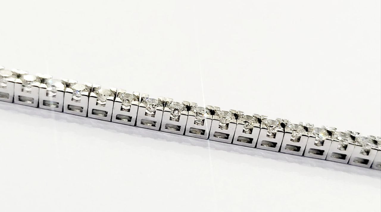 Bracciale modello  tennis in Oro Bianco 18 kt con Diamanti bianchi naturali Ct 3,10- 17 cm