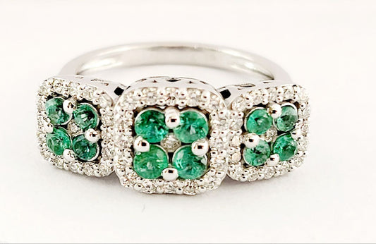 Anello trilogy magic in Oro Bianco con Diamanti 0,55 ct e Smeraldi 0,57 ct 18kt (750)