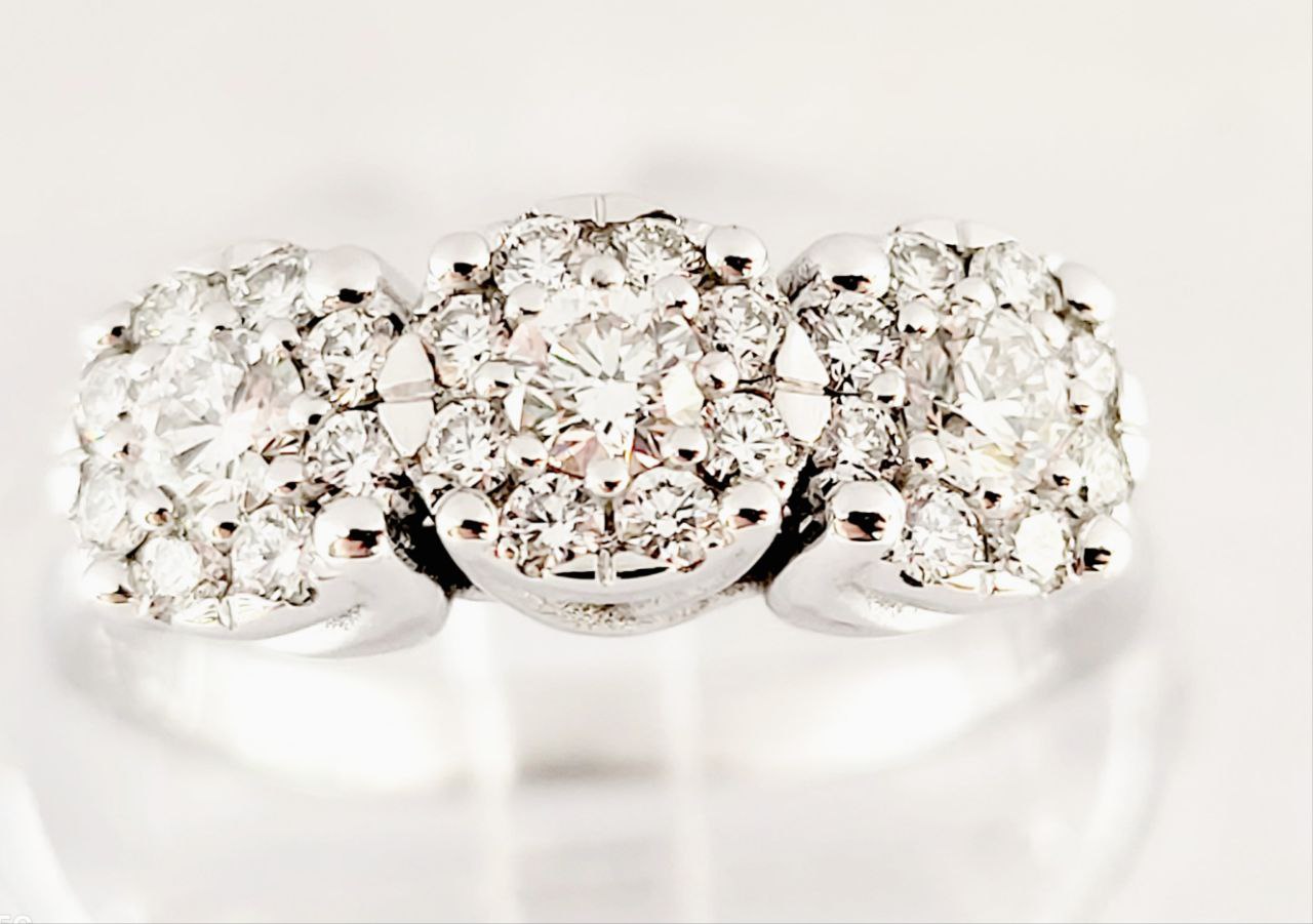 Anello trilogy modello  magic in Oro Bianco con Diamanti 0,93 ct 18kt (750)