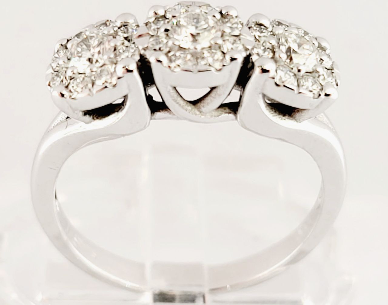 Anello trilogy modello  magic in Oro Bianco con Diamanti 0,93 ct 18kt (750)
