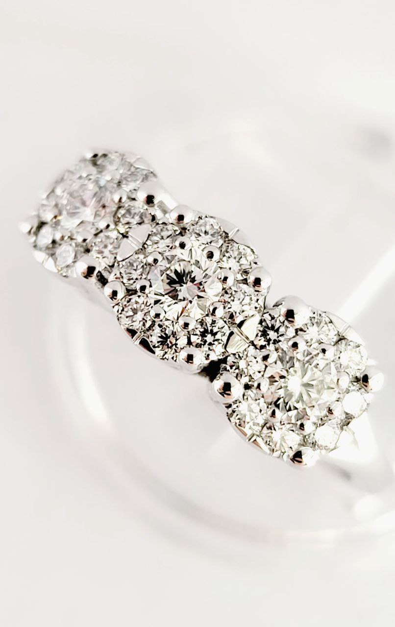 Anello trilogy modello  magic in Oro Bianco con Diamanti 0,93 ct 18kt (750)