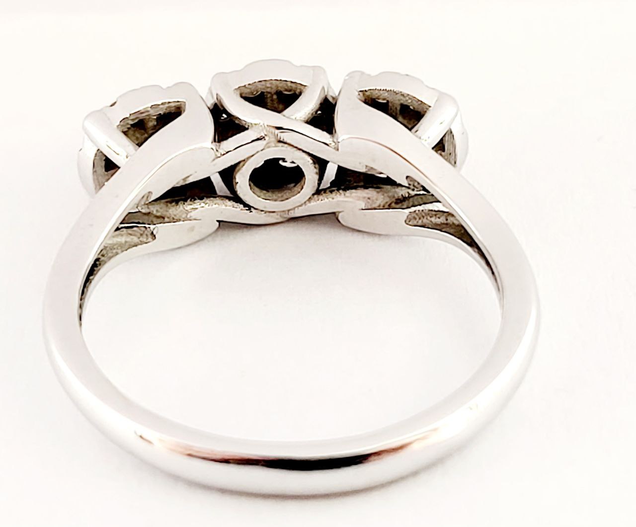 Anello trilogy modello  magic in Oro Bianco con Diamanti 0,93 ct 18kt (750)