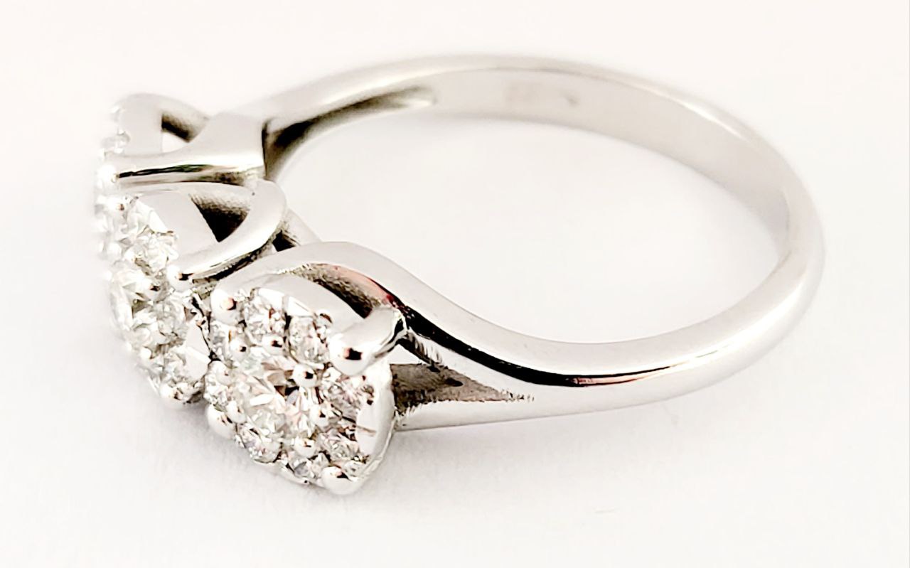 Anello trilogy modello  magic in Oro Bianco con Diamanti 0,93 ct 18kt (750)