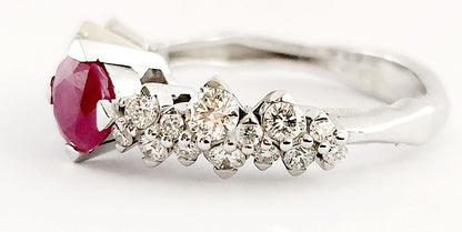 Anello fantasia in oro bianco 18kt con Rubino ct 0,80 e Diamanti ct 0,67