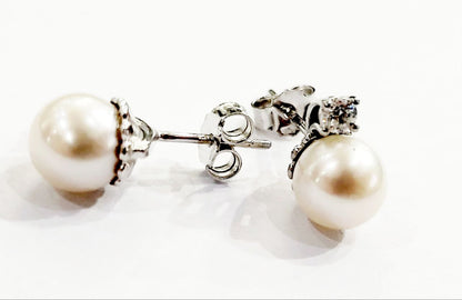 Orecchini lobo  con Diamanti ct 0,16 e Perla in Oro Bianco 18 kt (750)