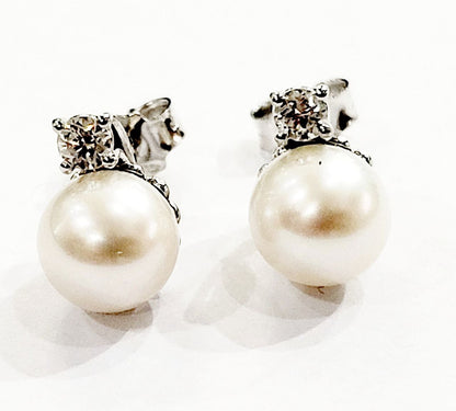 Orecchini lobo  con Diamanti ct 0,16 e Perla in Oro Bianco 18 kt (750)