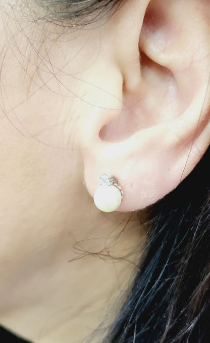 Orecchini lobo  con Diamanti ct 0,16 e Perla in Oro Bianco 18 kt (750)