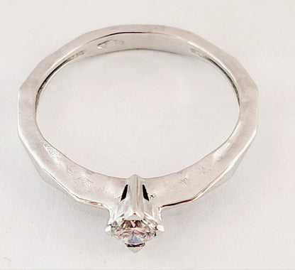 Anello Solitario spigoloso con Diamante Ct 0,20  Oro Bianco 18kt-750