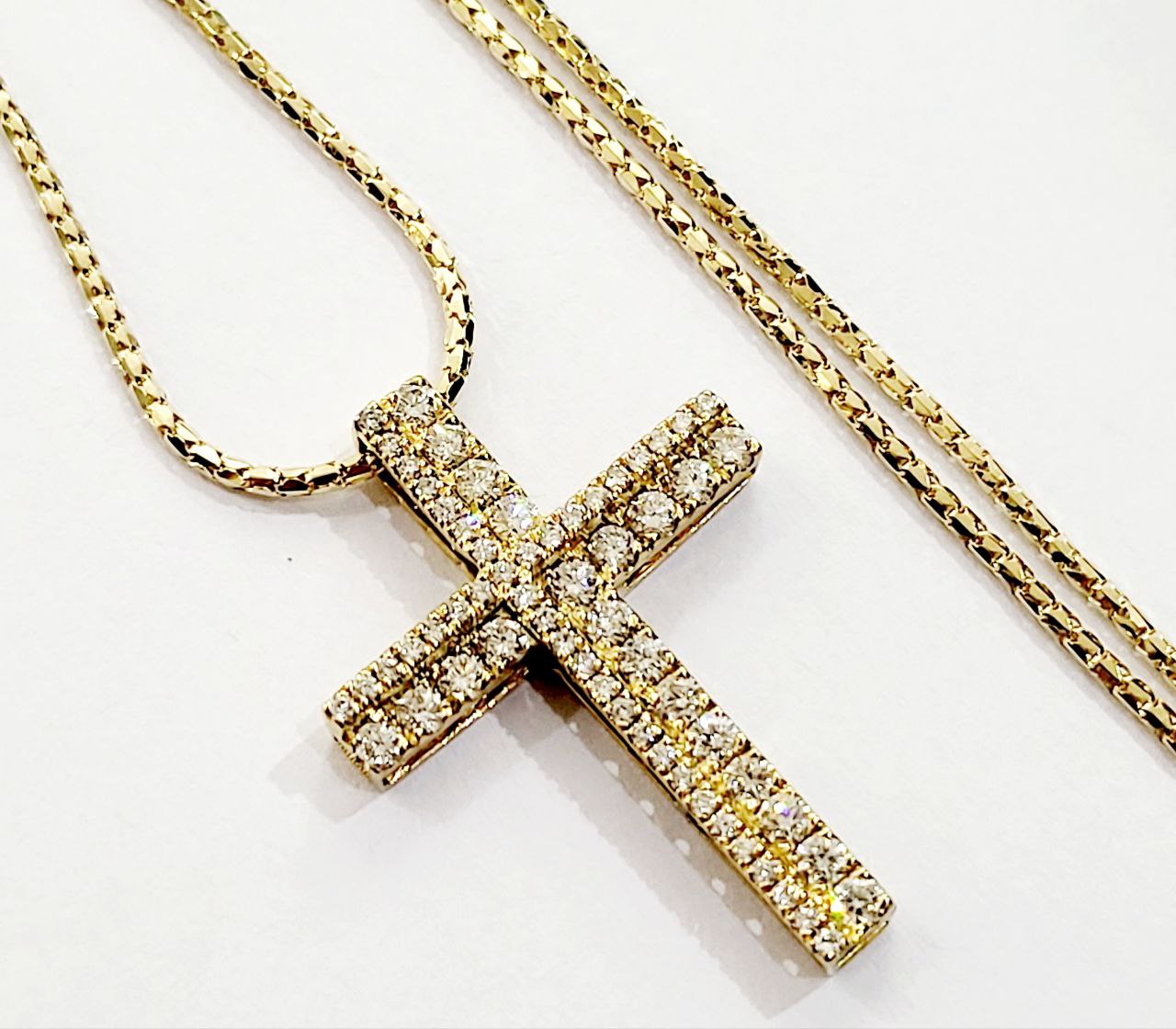Collana modello cobra con pendente Croce   in Oro Giallo con Diamanti 0,80 totali ct 18 kt-750