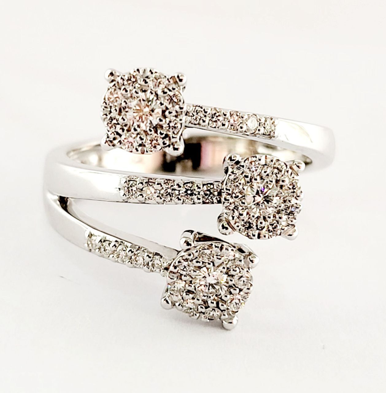 Anello Trilogy  modello magic con Diamanti ct 0,49  in Oro Bianco 18 kt (750)
