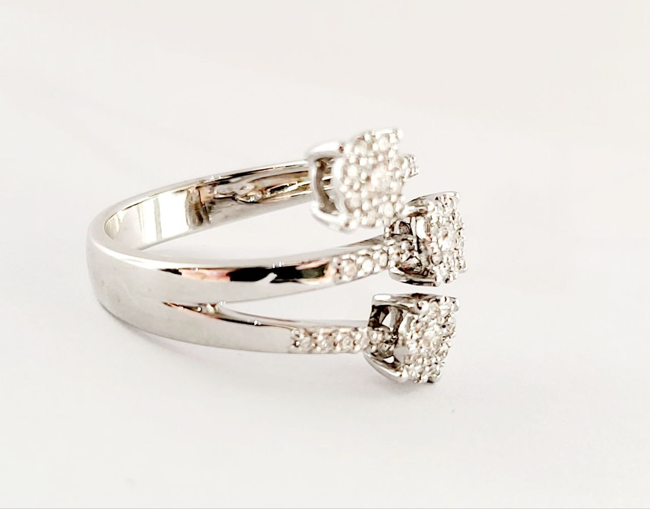 Anello Trilogy  modello magic con Diamanti ct 0,49  in Oro Bianco 18 kt (750)