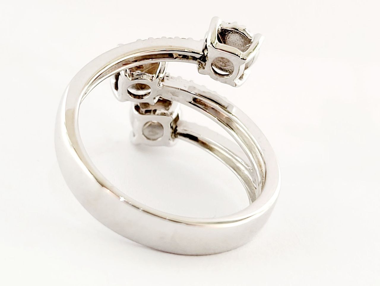 Anello Trilogy  modello magic con Diamanti ct 0,49  in Oro Bianco 18 kt (750)