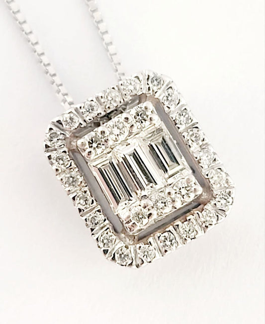 Collana con pendente rettangolare impreziosito da  Diamanti bianchi  0,32 ct in Oro Bianco 18k\750