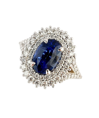 Anello in oro bianco 18K con doppio contorno di diamanti ct 1,12 e zaffiro blu ovale Ct 3,35