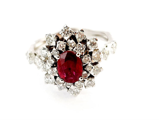 Anello modello Kate Astralia con Rubino centrale 0,85 ct Diamanti ct 0,80 Oro Bianco 18kt-750
