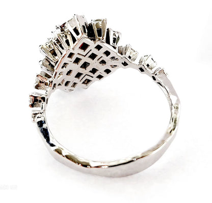 Anello modello Kate Astralia con Rubino centrale 0,85 ct Diamanti ct 0,80 Oro Bianco 18kt-750