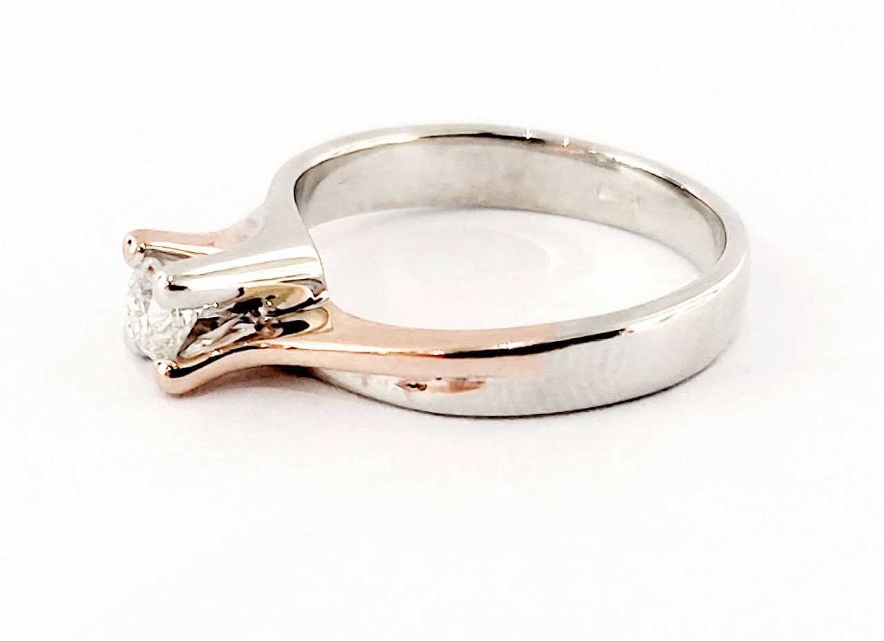 Anello Solitario in Oro Bianco e Oro Rosa con Diamante 0,25 ct 18 kt (750)