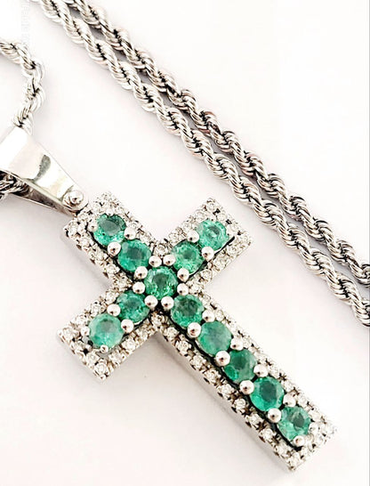 Collana e pendente croce in Oro Bianco con Smeraldi 1,45 ct e Diamanti 0,50 ct 18 kt (750)