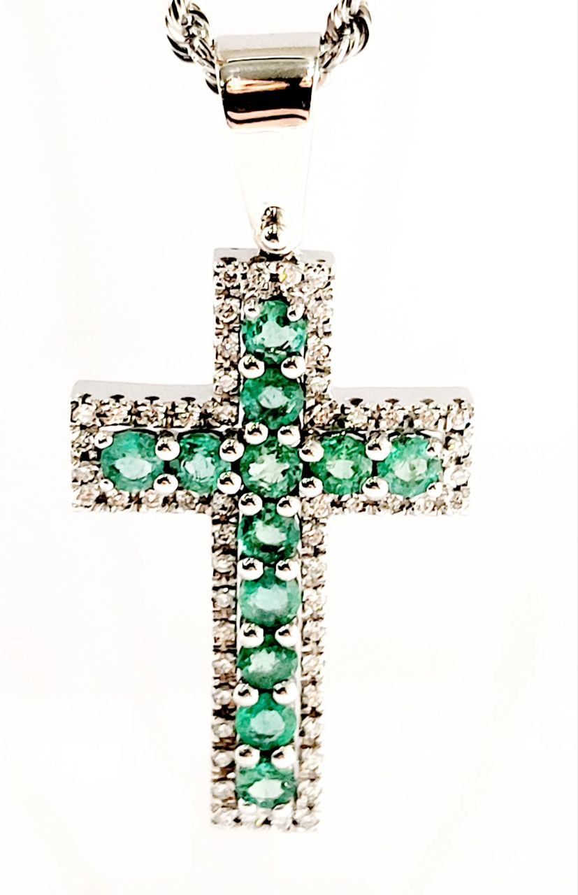 Collana e pendente croce in Oro Bianco con Smeraldi 1,45 ct e Diamanti 0,50 ct 18 kt (750)
