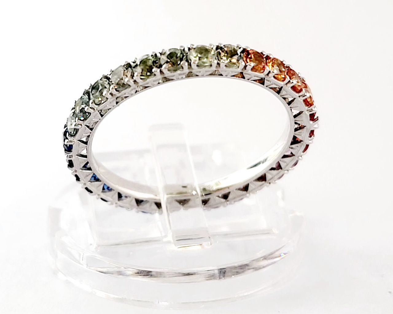 Anello veretta eternity con Zaffiri Multicolor 2,50 ct in Oro Bianco 18 kt (750)