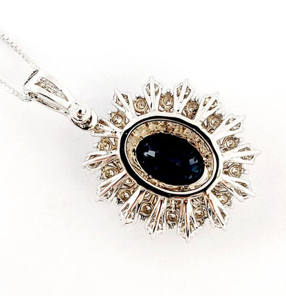 Collana pendente in oro bianco 18K con zaffiro Ovale ct 0,97 e Diamanti ct 0,45