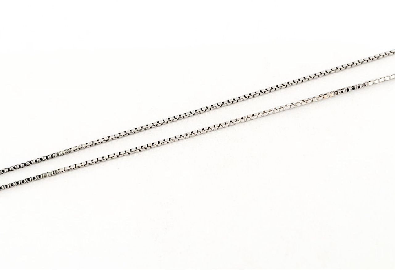 Collana pendente in oro bianco 18K con zaffiro Ovale ct 0,97 e Diamanti ct 0,45