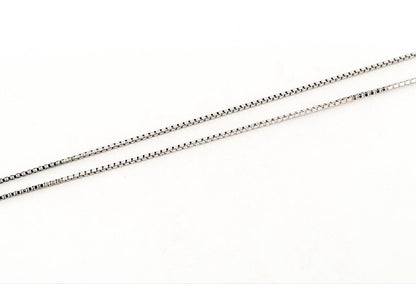 Collana pendente in oro bianco 18K con zaffiro Ovale ct 0,97 e Diamanti ct 0,45