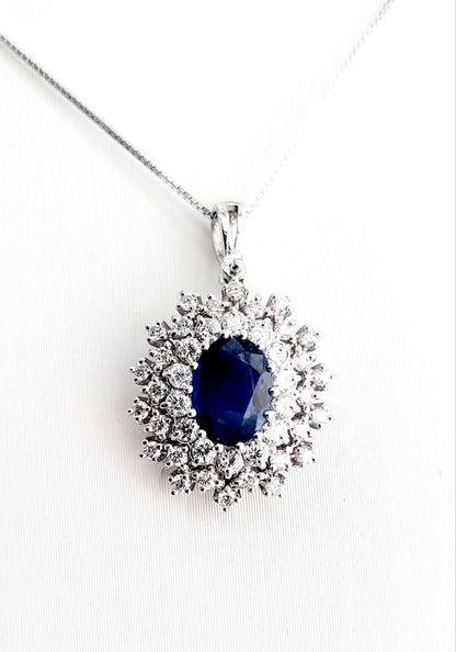 Collana pendente in oro bianco 18K con zaffiro Ovale ct 0,97 e Diamanti ct 0,45