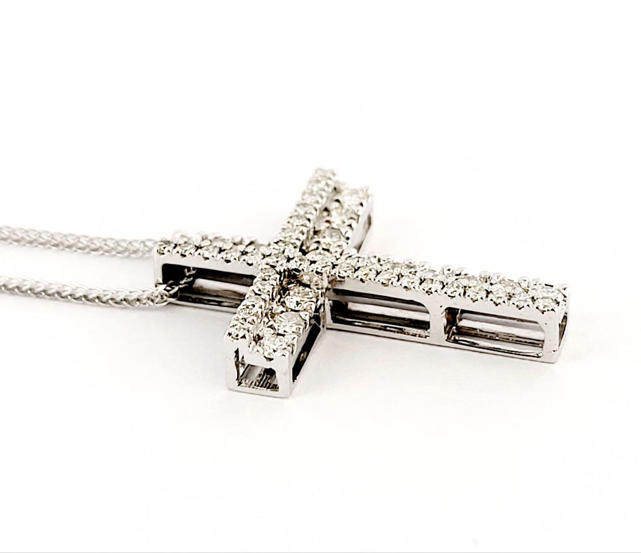 Collana Croce in Oro Bianco 18K con Diamanti 0,50 ct