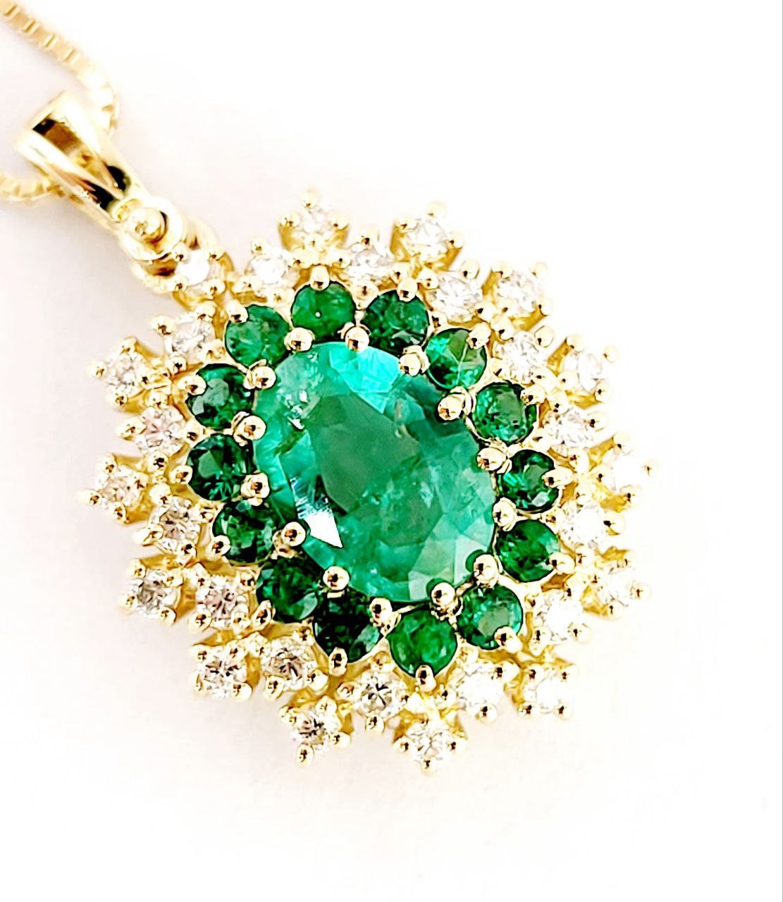 Collana pendente in Oro Giallo 18K con Smeraldi ct 1,39 e Diamanti ct 0,45