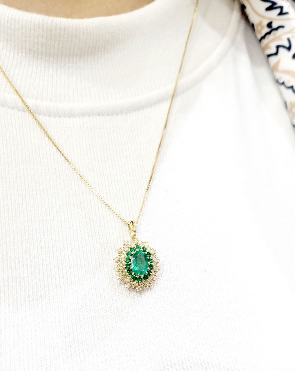 Collana pendente in Oro Giallo 18K con Smeraldi ct 1,39 e Diamanti ct 0,45