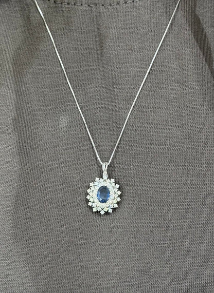 Collana pendente in oro bianco 18K con zaffiro Ovale ct 0,97 e Diamanti ct 0,45