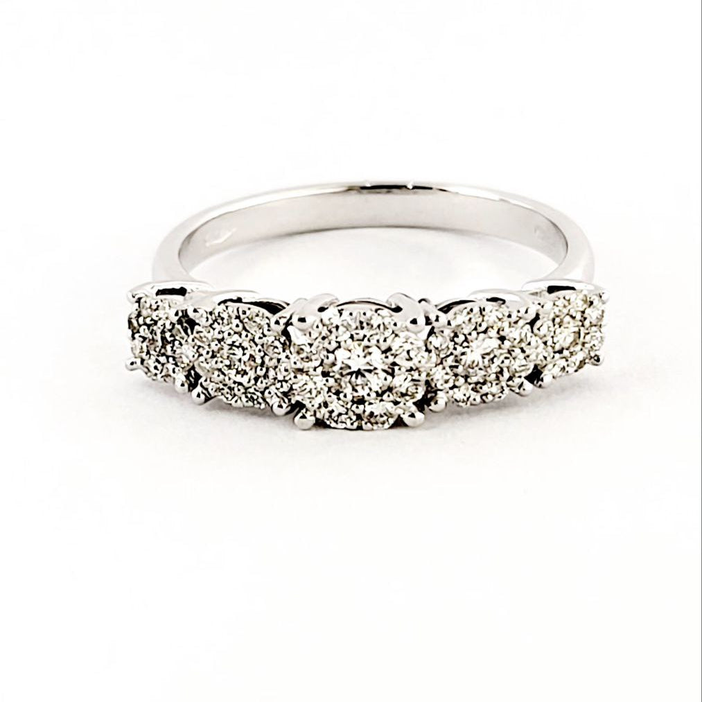 Anello veretta magic in Oro Bianco 18 k con diamanti 0,45 ct