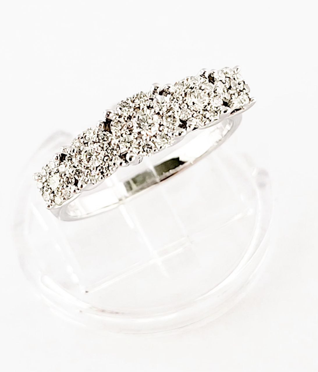 Anello veretta magic in Oro Bianco 18 k con diamanti 0,45 ct