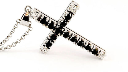 Collana Croce in Oro Bianco 18k con Diamanti bianchi ct 0,25 Diamanti Neri ct 1,07
