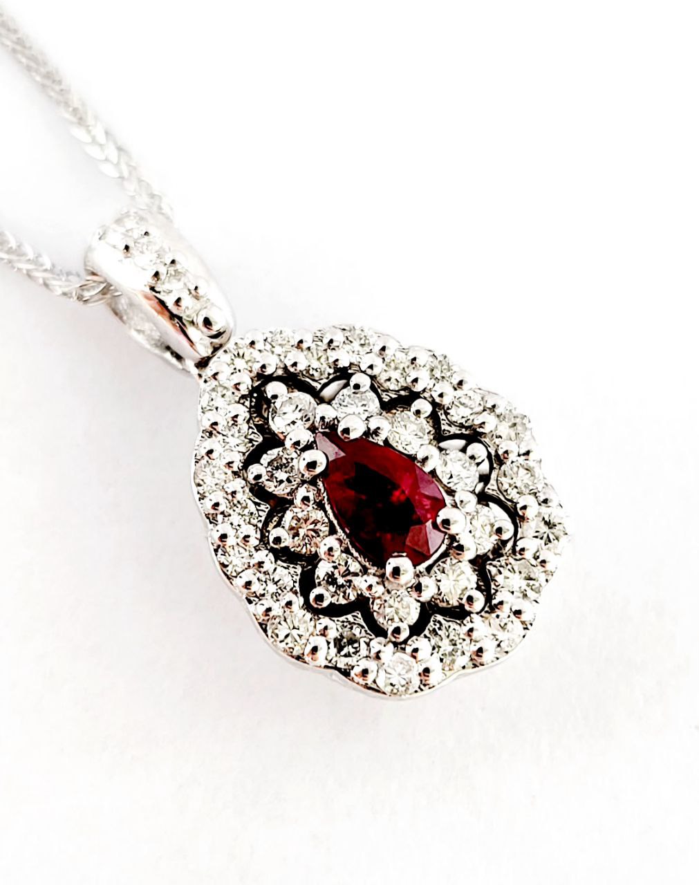 Collana pendente a goccia con doppio giro di Diamanti 0,35 ct e Rubino 0,25 ct in oro bianco 18kt (750)