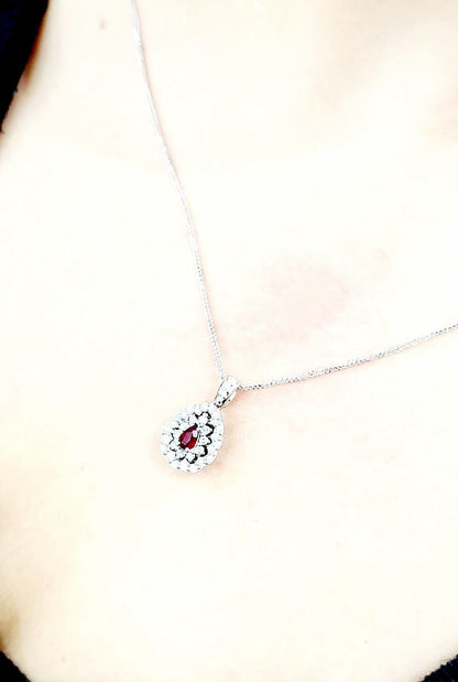 Collana pendente a goccia con doppio giro di Diamanti 0,35 ct e Rubino 0,25 ct in oro bianco 18kt (750)