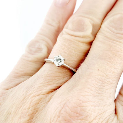 Anello solitario Tiffany 6 griffe in oro 18K con diamante ct 0,20 + certificato gemmologico