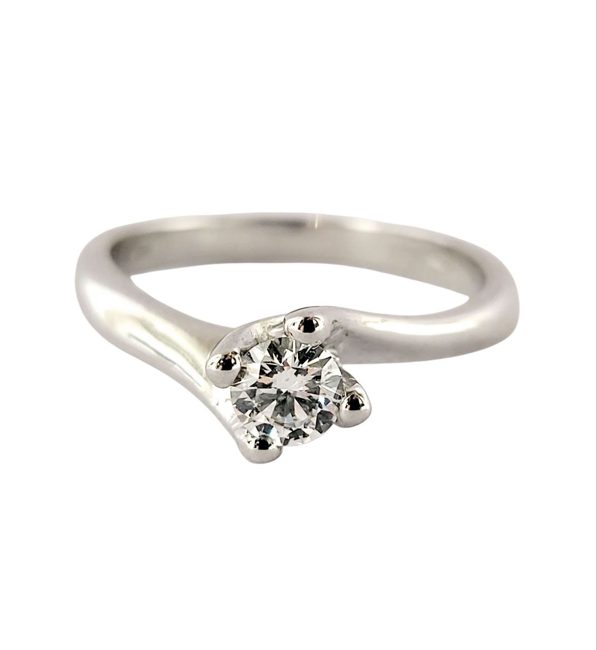 Anello solitario Valentino 4 griffe in oro 18K con diamante ct 0,30 + certificato gemmologico