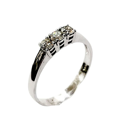 Anello trilogy in oro bianco 18K con diamanti ct 0,15