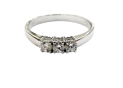 Anello trilogy in oro bianco 18K con diamanti ct 0,15