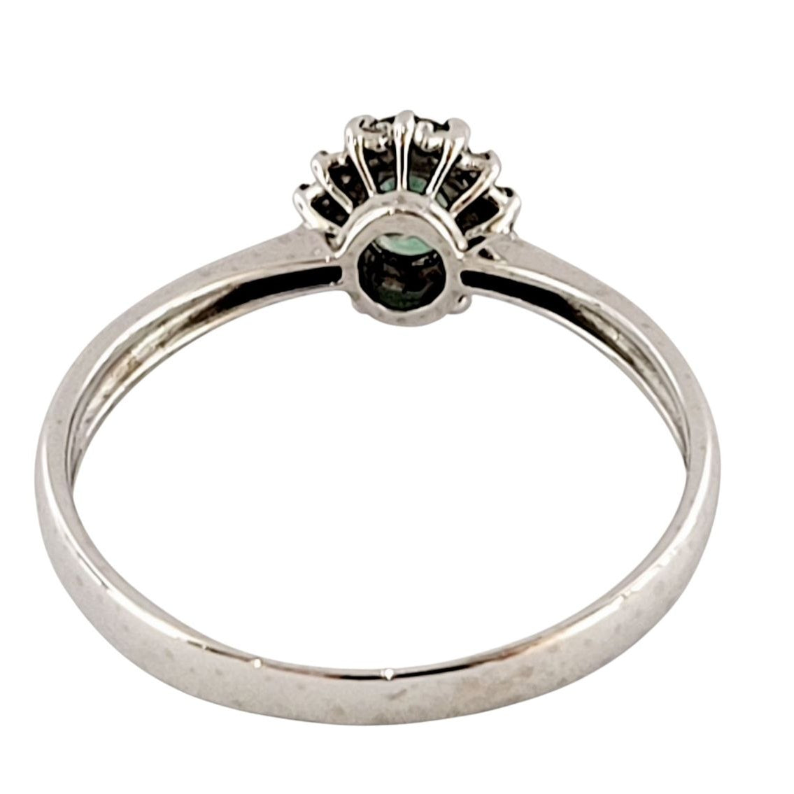 Anello in oro bianco 18k con Smeraldo Ovale ct 0,40 e Diamanti ct 0,10