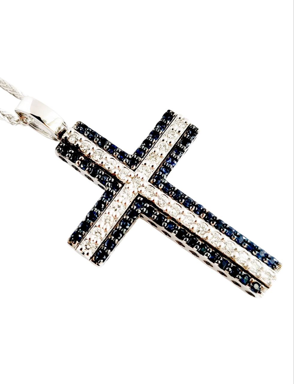 Collana con pendente Croce in Oro Bianco 18 kt -750  Zaffiri 0.69 ct Diamanti 0.39 ct