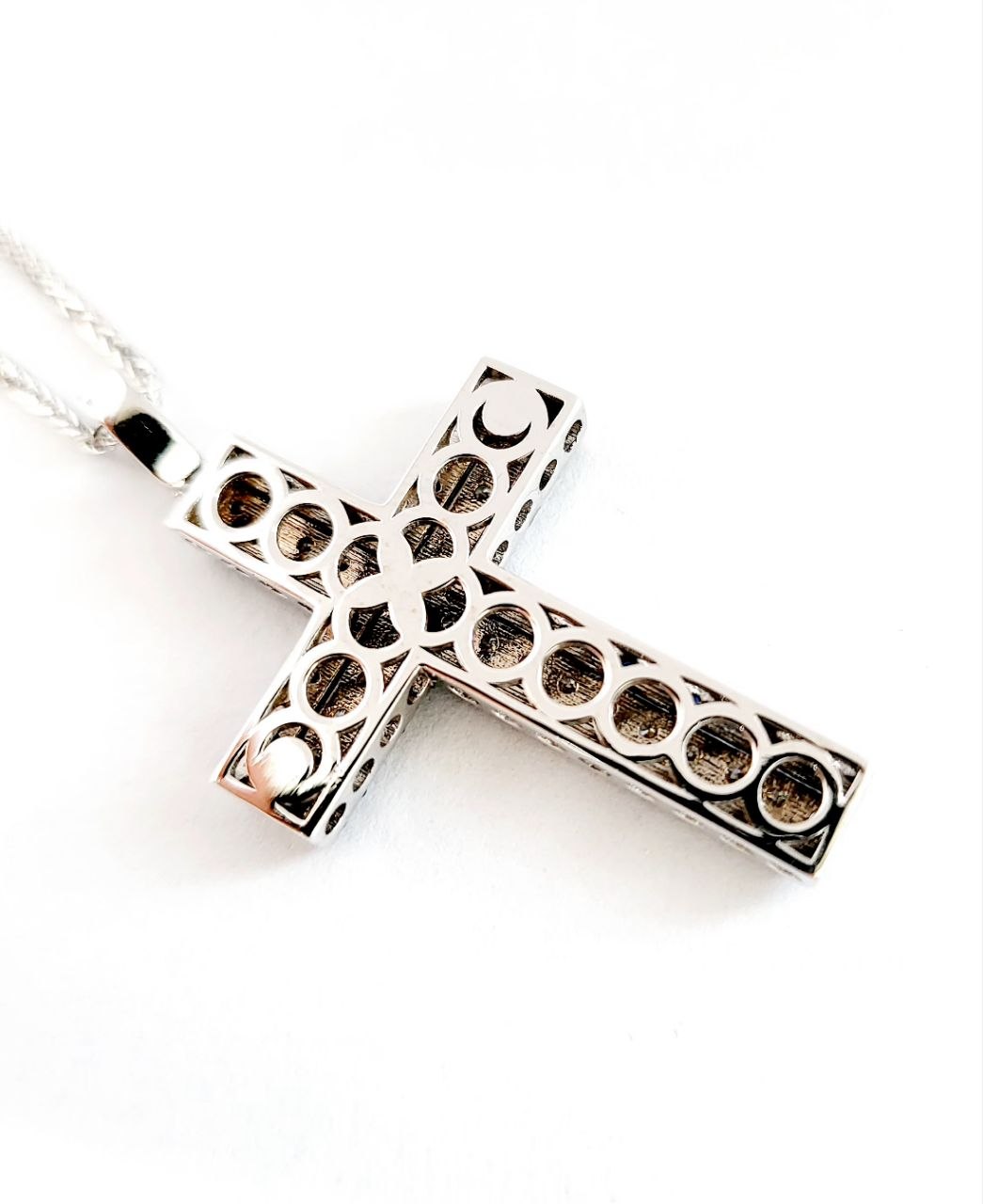 Collana con pendente Croce in Oro Bianco 18 kt -750  Zaffiri 0.69 ct Diamanti 0.39 ct